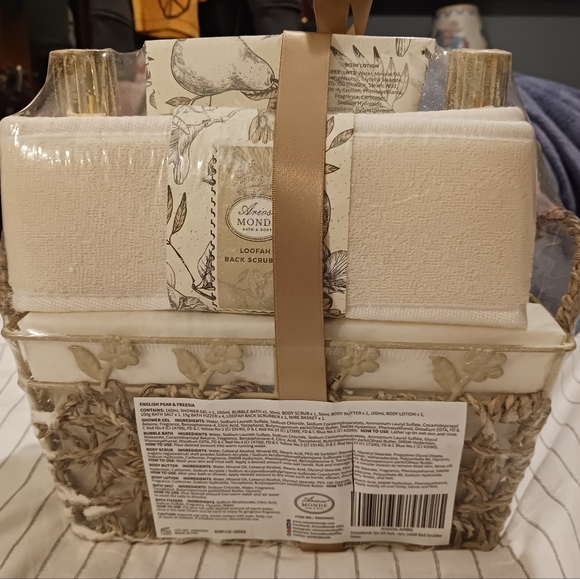 NWT! ARIOSE MONDE BATH SET (English Pear & Freesia) - Picture 10 of 14